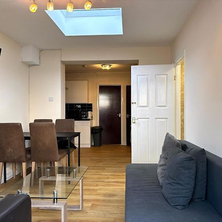 London Deluxe 6 Bedroom House Dagenham Dış mekan fotoğraf