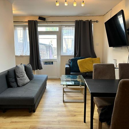 London Deluxe 6 Bedroom House Dagenham Dış mekan fotoğraf