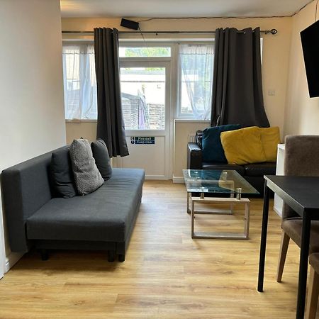 London Deluxe 6 Bedroom House Dagenham Dış mekan fotoğraf