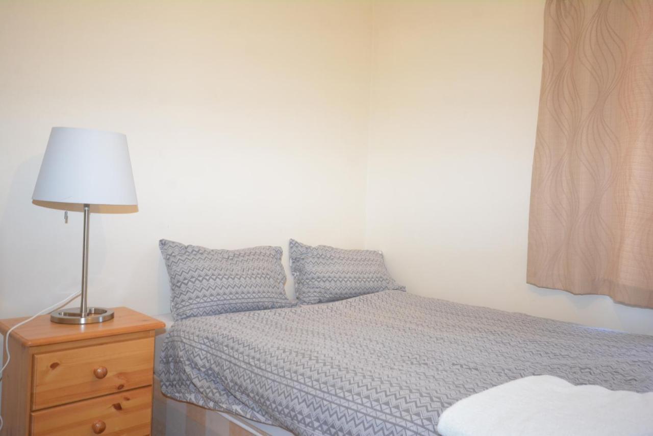 London Deluxe 6 Bedroom House Dagenham Dış mekan fotoğraf