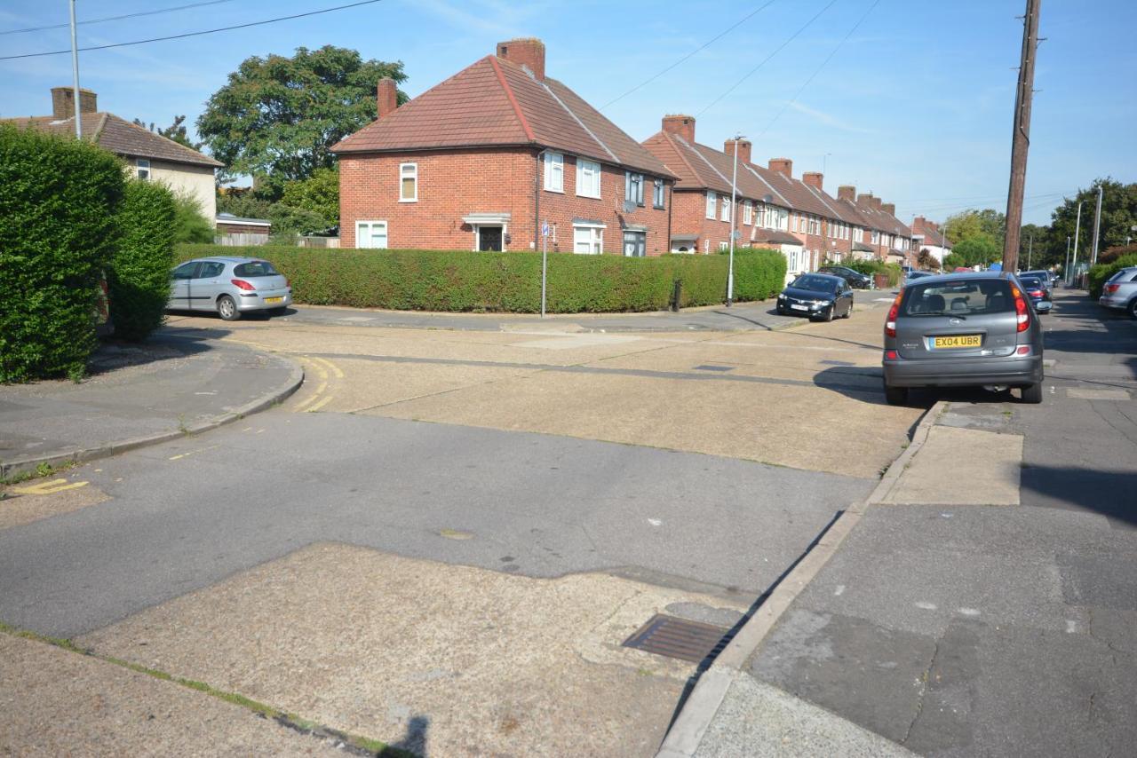 London Deluxe 6 Bedroom House Dagenham Dış mekan fotoğraf