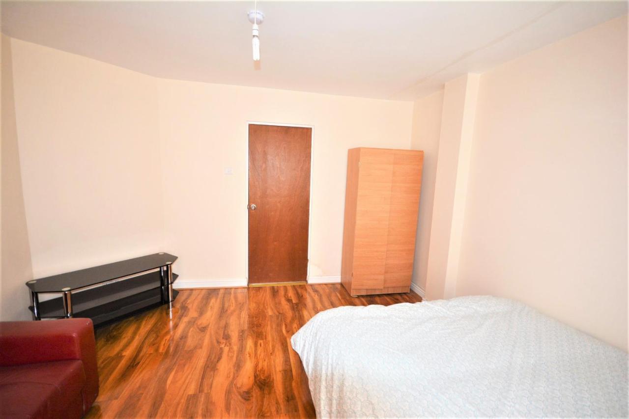 London Deluxe 6 Bedroom House Dagenham Dış mekan fotoğraf