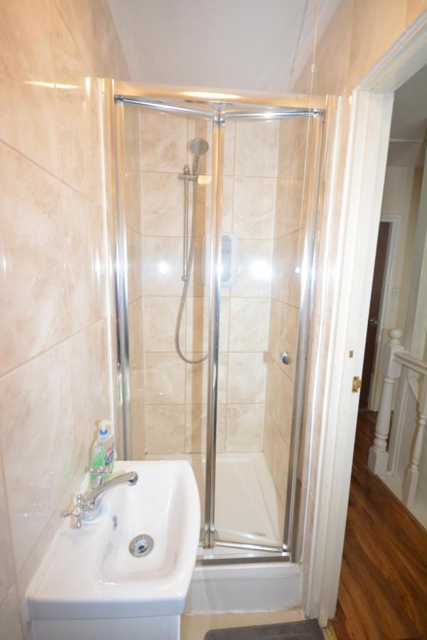 London Deluxe 6 Bedroom House Dagenham Dış mekan fotoğraf