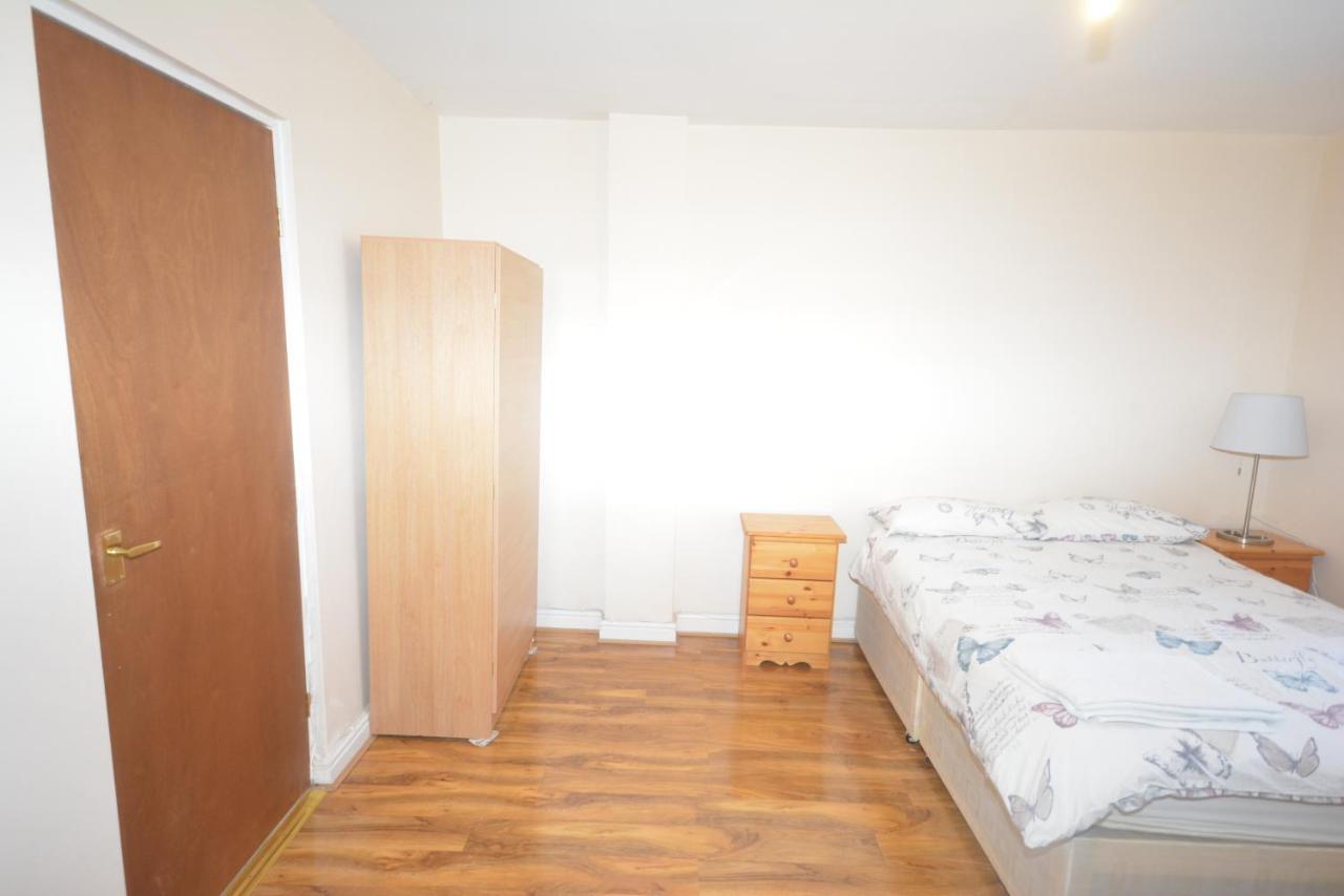 London Deluxe 6 Bedroom House Dagenham Dış mekan fotoğraf