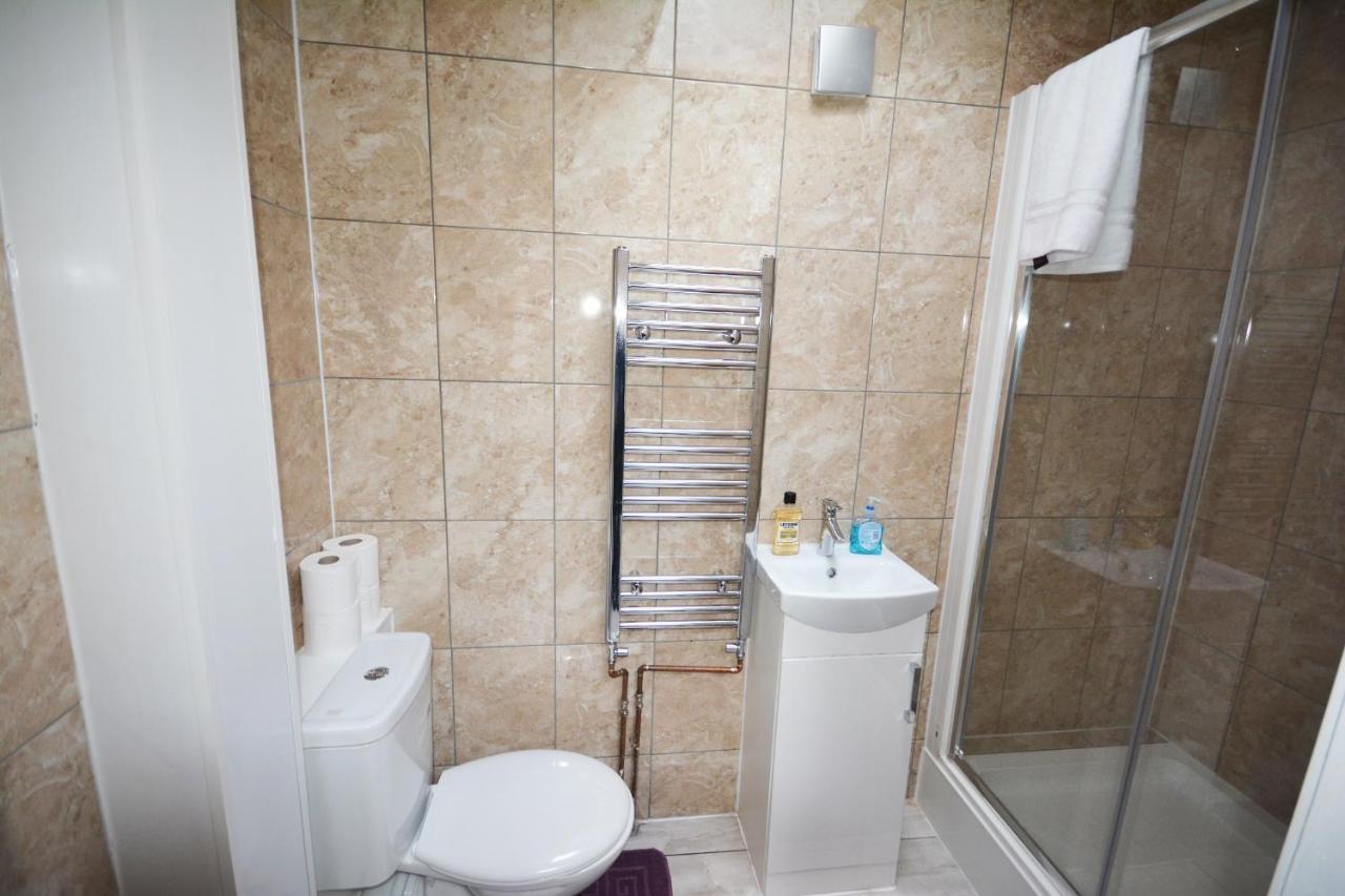 London Deluxe 6 Bedroom House Dagenham Dış mekan fotoğraf