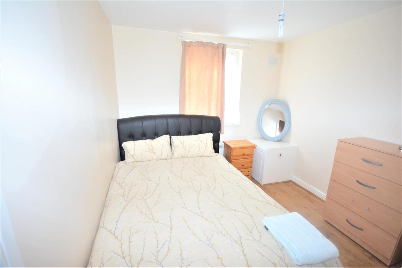 London Deluxe 6 Bedroom House Dagenham Dış mekan fotoğraf