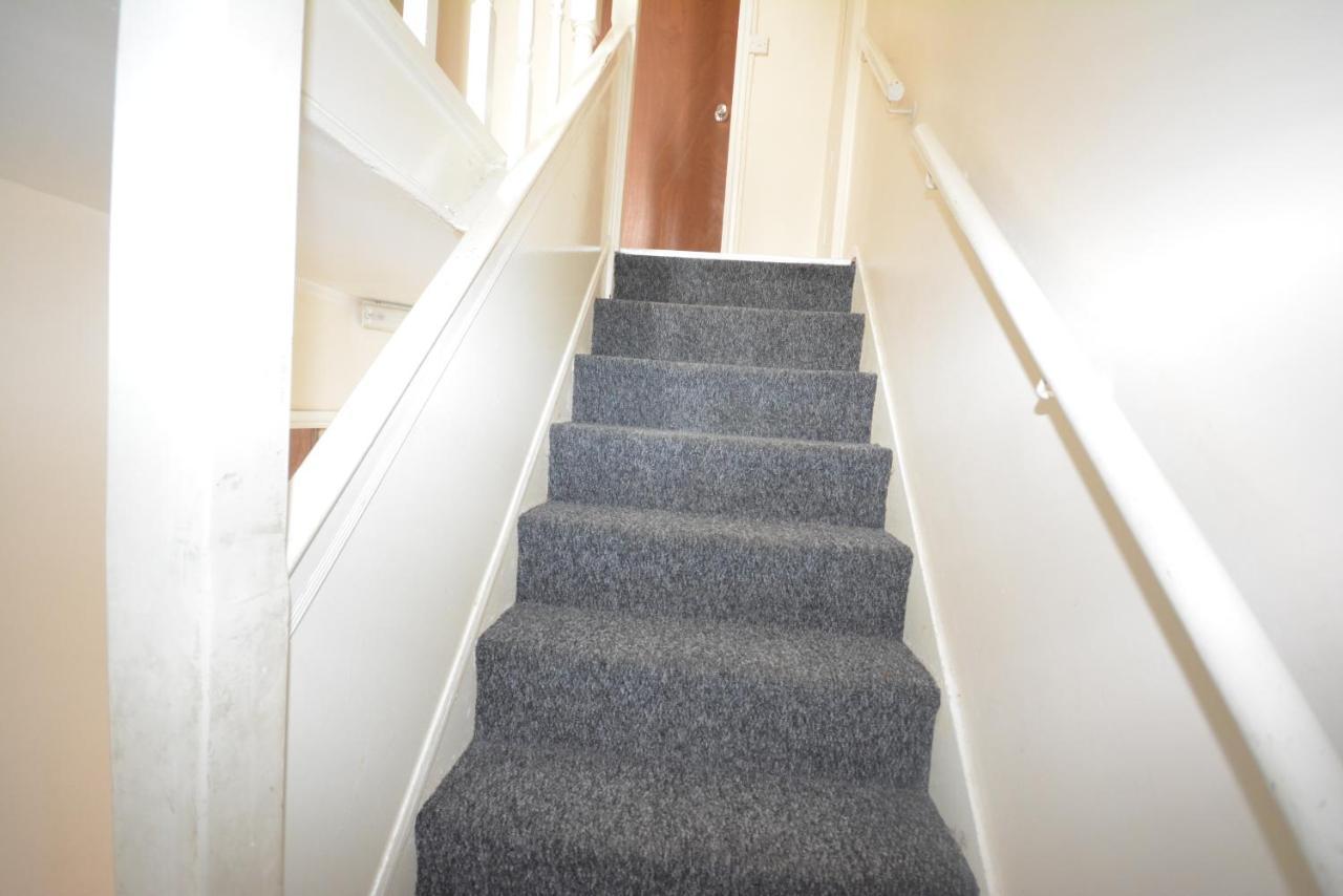 London Deluxe 6 Bedroom House Dagenham Dış mekan fotoğraf