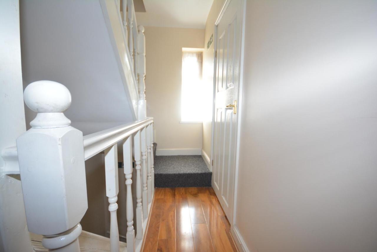 London Deluxe 6 Bedroom House Dagenham Dış mekan fotoğraf