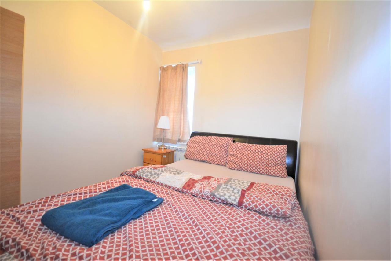 London Deluxe 6 Bedroom House Dagenham Dış mekan fotoğraf