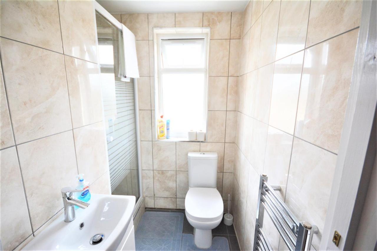 London Deluxe 6 Bedroom House Dagenham Dış mekan fotoğraf