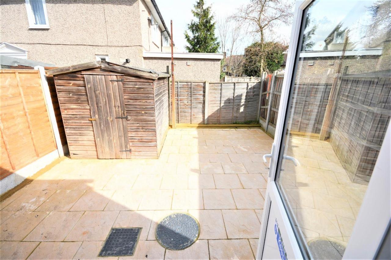 London Deluxe 6 Bedroom House Dagenham Dış mekan fotoğraf