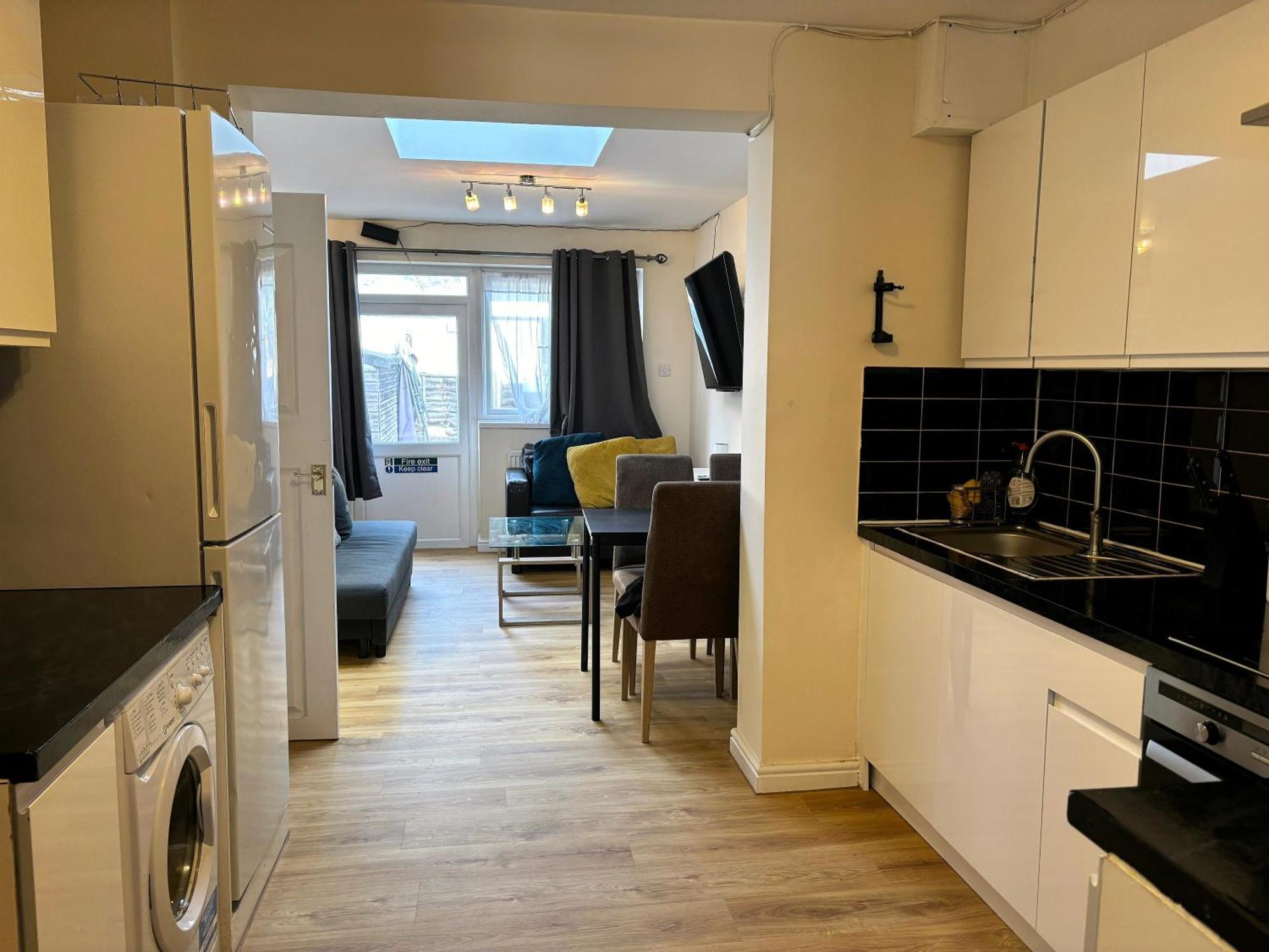 London Deluxe 6 Bedroom House Dagenham Dış mekan fotoğraf