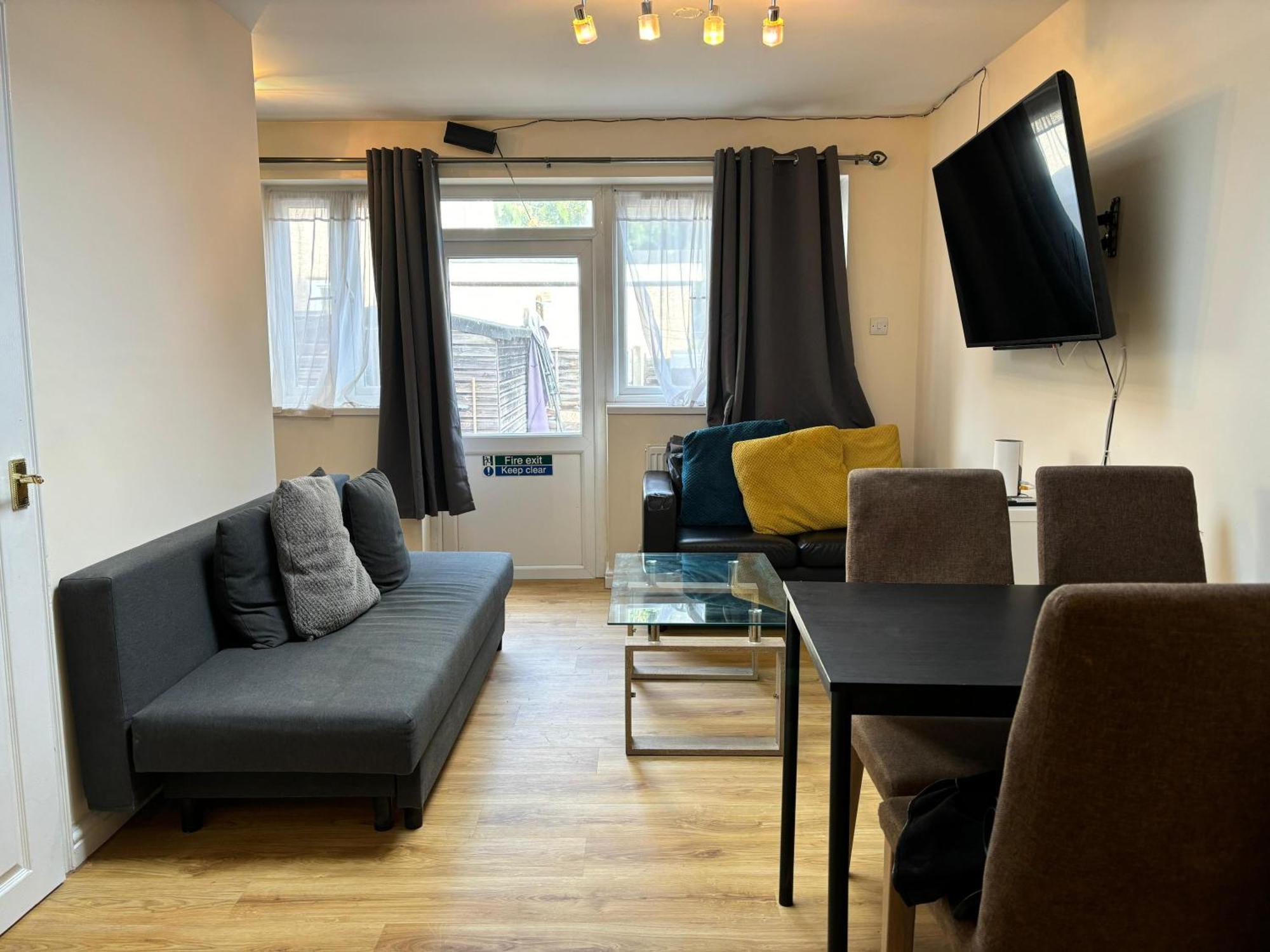 London Deluxe 6 Bedroom House Dagenham Dış mekan fotoğraf